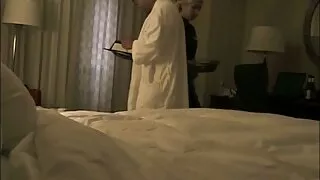 Jos kabinete, headmistress paverčia savo pūlingas
