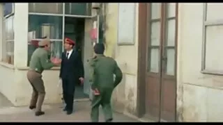 Aistringas studentų sušikti įvairių kelia