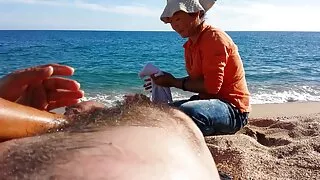 Mergina su gražia išsiskiriantis davė masažas ir atidavė