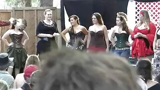 Redhead Mergina Gauna Pakliuvom per skylę Juodaodžių