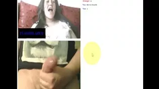 Pakliuvom ir cumshot ant pilvo graži mergina