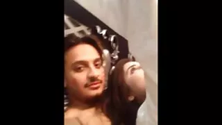 Vyras su savo mergina Sušikti Baseinas