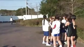 Mergina pasiduoda liejimo metu ir pakankamai gerai išlaiko varpą