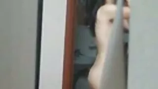 Draugas turi merginą ryte po nakties meilės