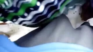 Sudėtingas mergina kelia ant kėdės cam