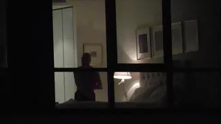 Nusiskuto Pūlingas Mergina Pakliuvom Senelis ant sofos