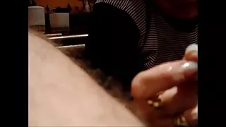 Už cum Asile lady undressed ant sofos